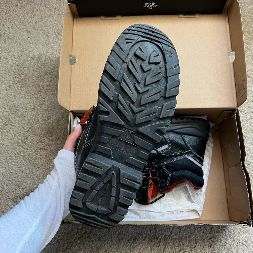 NWT Skechers Black and Orange Men's Boots size 9 - Picture 4 of 5